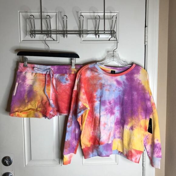 AR-33 Women's Fleece Sweatshirt/Sweat Shorts Set Multicolor Tie Dye NEW~ Size XS - Picture 1 of 8